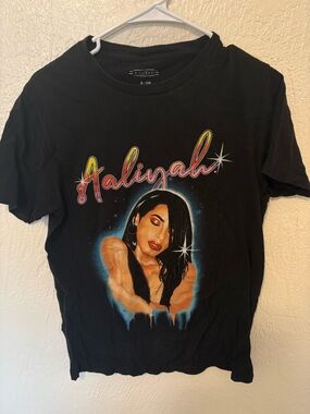 Aaliyah Brand size small Women’s Black Graphic Tee